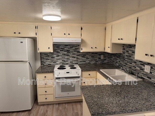 Building Photo - 395 Tabor Dr