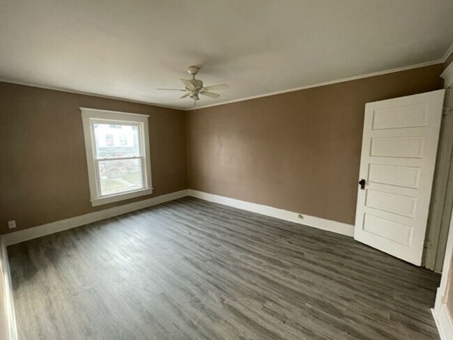 Building Photo - 536 S 11th St