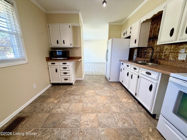 Building Photo - 6216 Hillcrest Ct