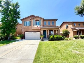 Building Photo - Move-In Ready 3 Bedroom 2.5 Bathroom Home with Well Sized Backyard