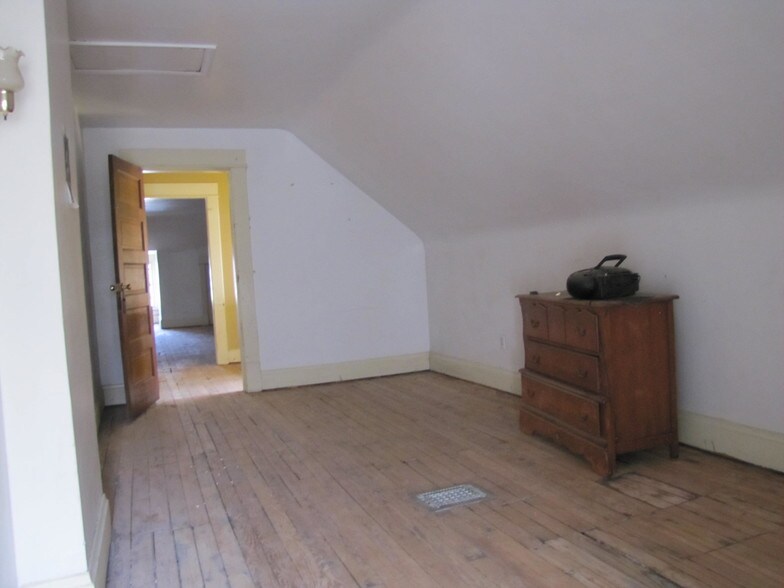 Room (convertible 5th BR/recreational room) - 49 N 20th St