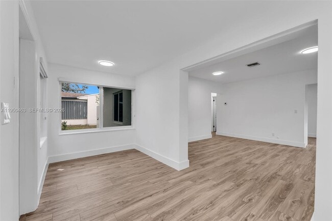 Building Photo - 2434 Coolidge St