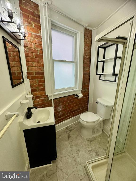 Building Photo - 112 E 3rd St