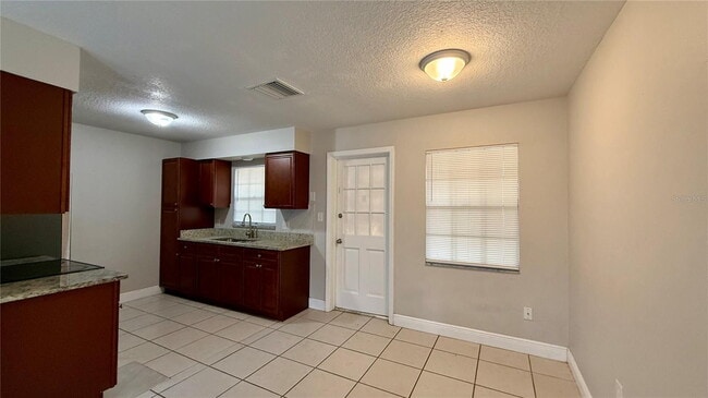 Building Photo - 210 N Lone Oak Dr