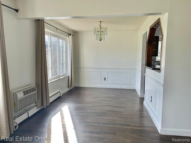 Building Photo - 100 W Hickory Grove Rd