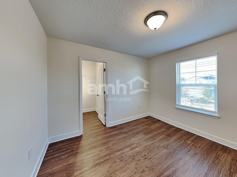 Building Photo - 37655 Dusty Saddle Ln