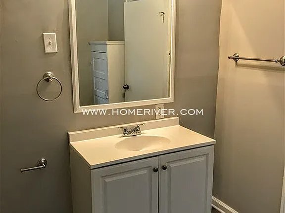 Building Photo - 475 S Richardson Ave