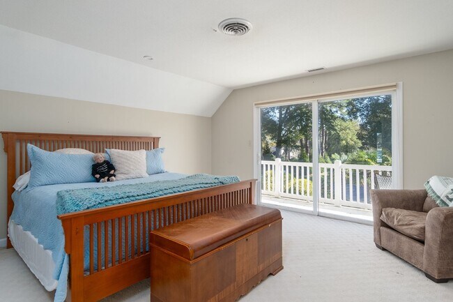 Building Photo - 810A Madam Moores Ln