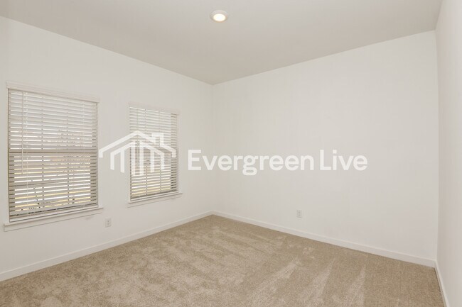 Building Photo - 1212 Dragon Wy