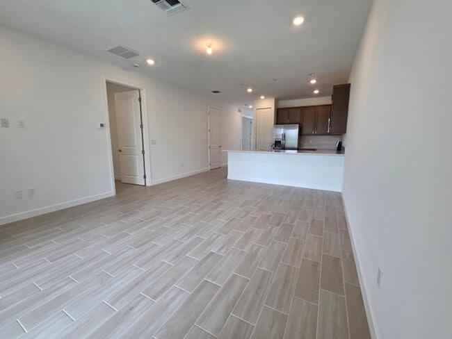 Building Photo - 5690 Divine Dr