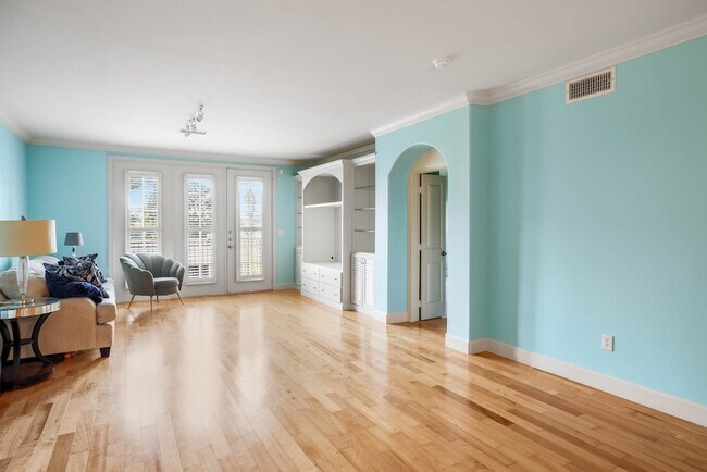 Building Photo - 3818 Holland Ave