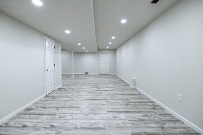 Building Photo - 2400 Rockport Ct
