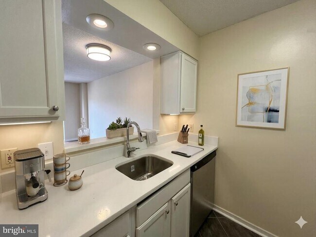 Building Photo - 2111 Wisconsin Ave NW