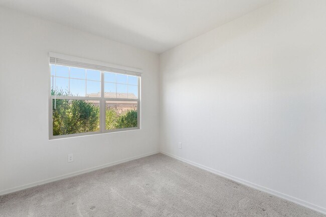 Building Photo - Modern Litchfield Park Home | 4 Bed, RV Gate + Open Kitchen