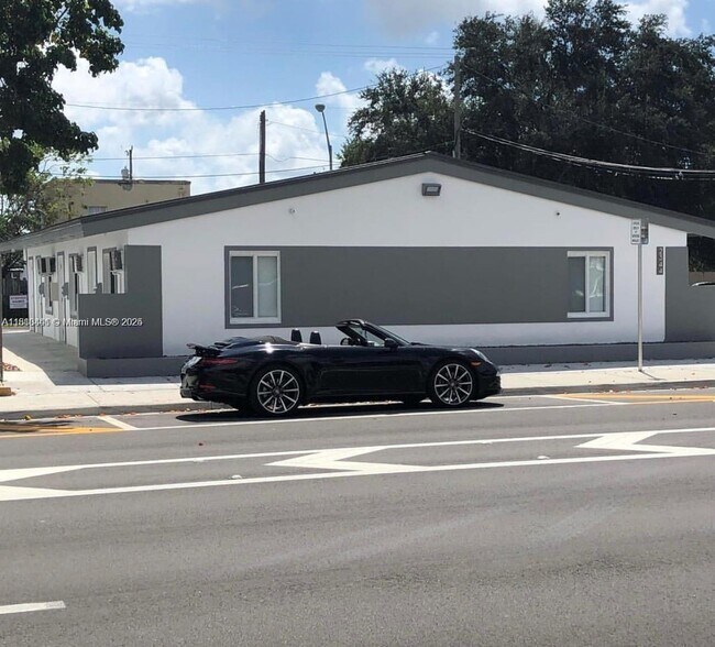 Building Photo - 2344 W Flagler St