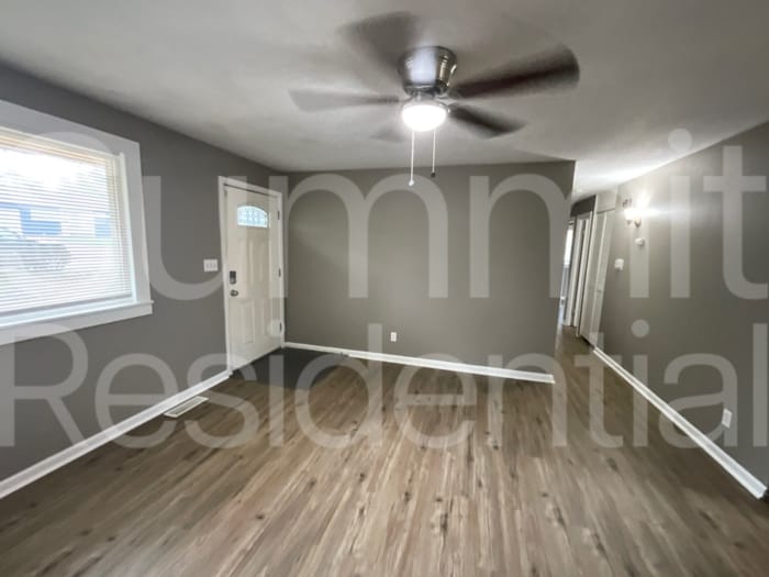 Building Photo - 8608 Crystal Ave