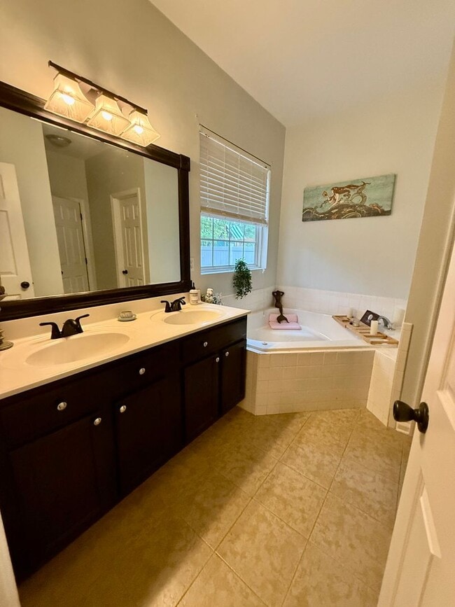 Building Photo - 3BD/2BA Updated Ranch on a Wooded Lot- Two...