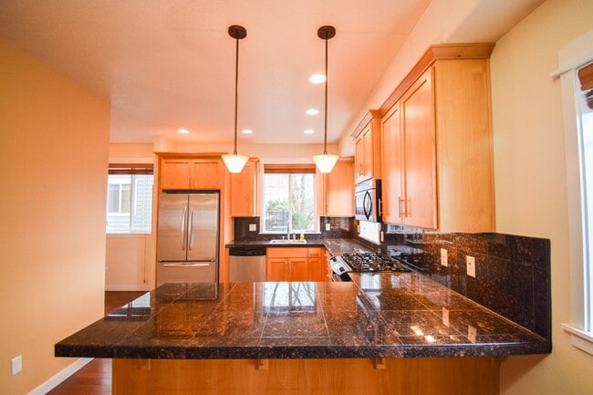 Building Photo - Beautiful Condo In the Heart of Beaverton!