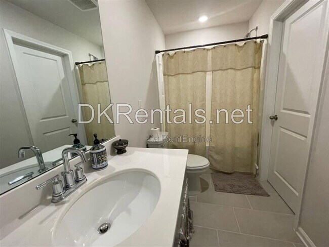Building Photo - 1375 Vayda Ct