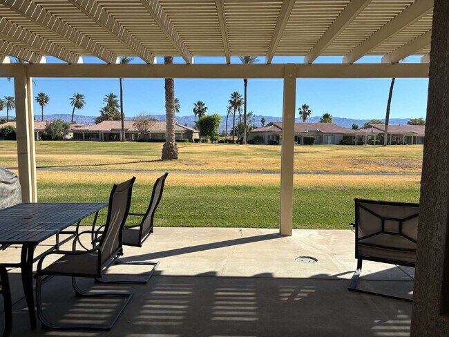 Building Photo - 2 Bedrooms / 2 Bathrooms Condo for Ren,  F...