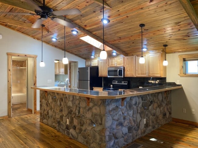 Building Photo - Updated Old Town 3 Bed 2 Bath Home w/ fenced yard and 1 car garage