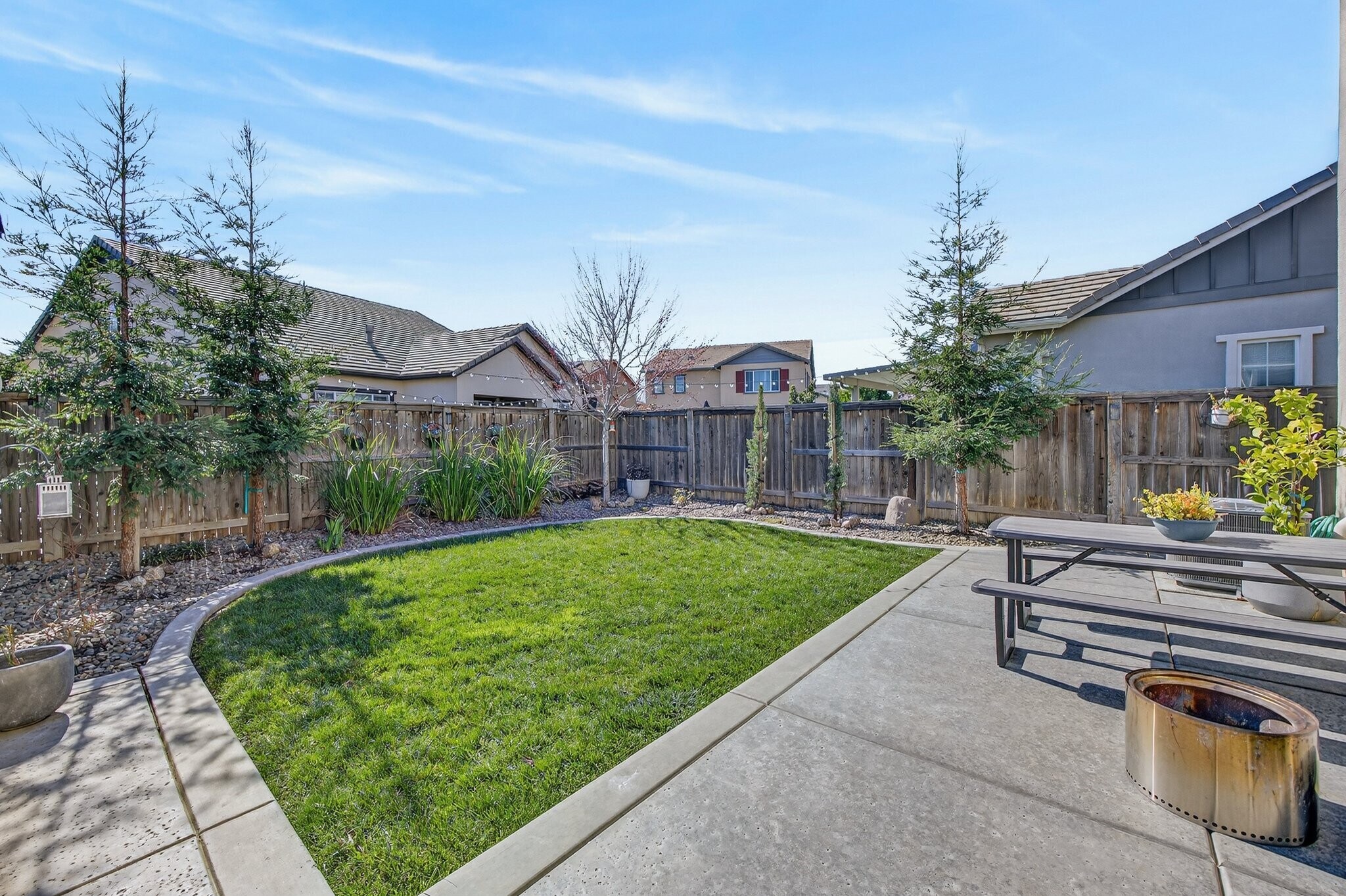 Building Photo - 450 Syracuse Ln