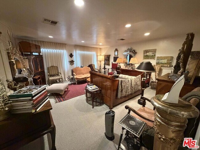 Building Photo - 2252 W Washington Blvd