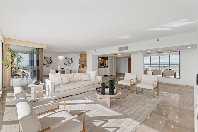 Building Photo - 100 Lakeshore Dr