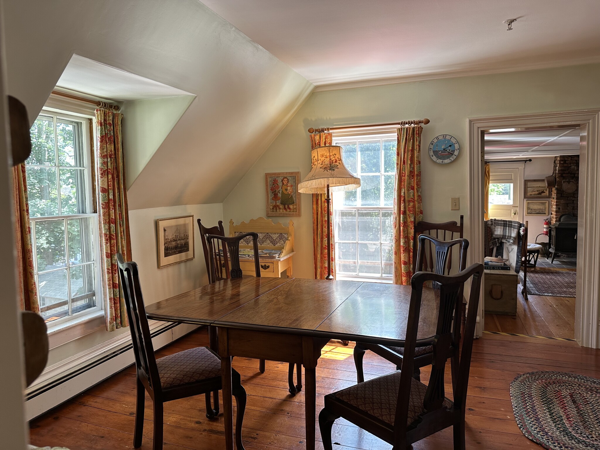 Dining room looking to the right. Door to the Living Room. - 4 Bayview Sq