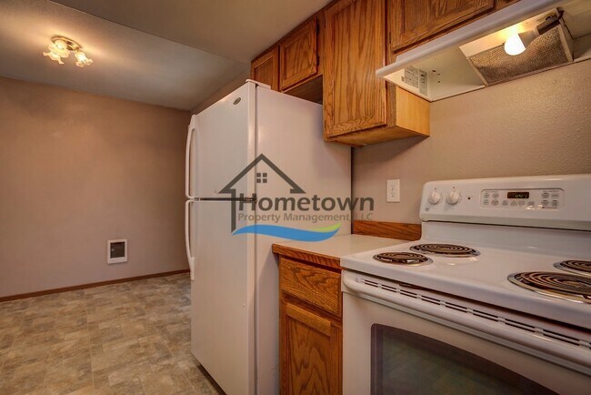 Building Photo - Very Nice 2 Bed Home with Fully Fenced Bac...