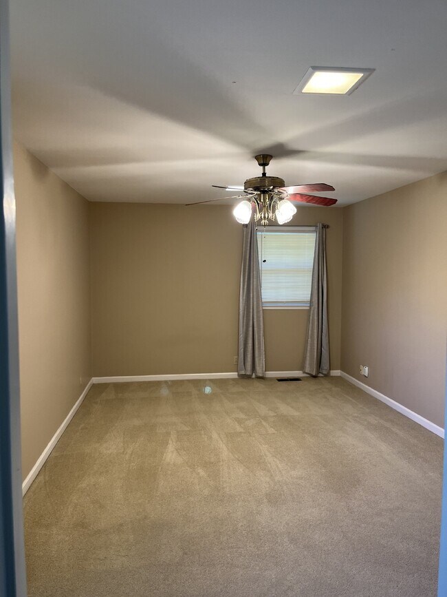 Building Photo - "Charming 3-Bed Sanctuary with Finished Ba...