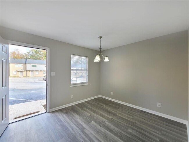 Building Photo - 2406 Campbellton Rd SW