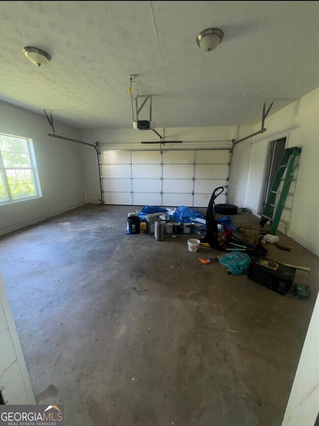 Building Photo - 450 Bee Maxey Rd