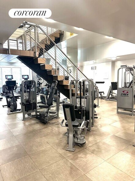 Building Photo - 225 Rector Pl