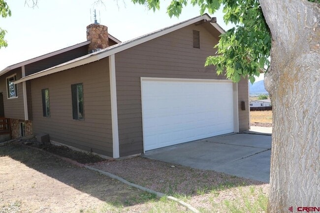 Building Photo - 2305 Pelota Dr