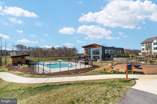 Building Photo - 3351 Pitch Pine Dr