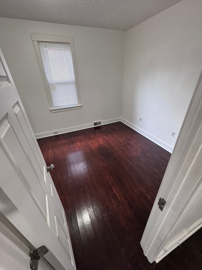 Building Photo - Gorgeous Fully Renovated 4-Bed 1-Bath House In Christy Park!!!