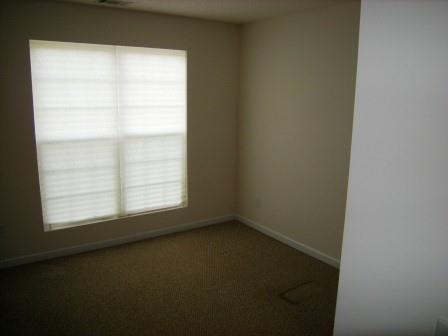 Building Photo - 129 Farm View Ln