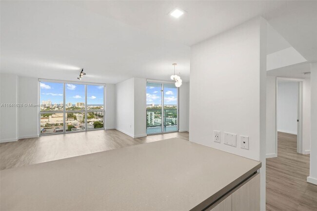 Building Photo - 1500 Bay Rd