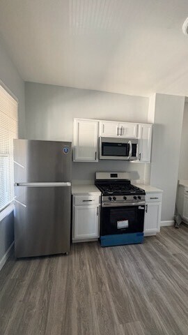 Building Photo - 8211 S Escanaba Ave