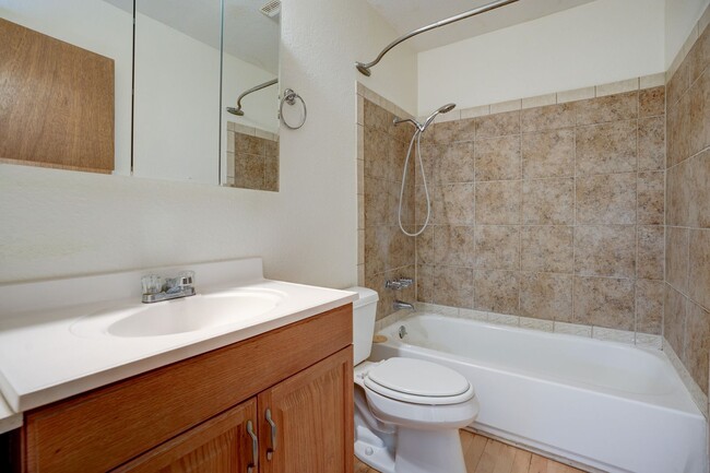 Building Photo - Home for Rent Near Willow Lake!