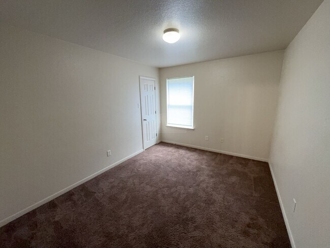 Building Photo - 1405 Cinch Dr