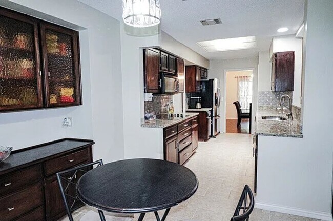 Building Photo - 13518 Cassia Way