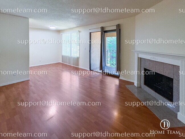 Building Photo - "Charming 2-Bed Condo in Bellevue with 923 Sq Ft of Comfort!"