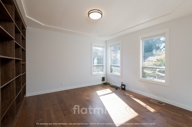 Building Photo - 4444 29th Ave W