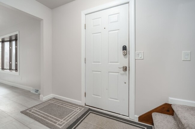 Building Photo - 4 Bedroom Home in Richland