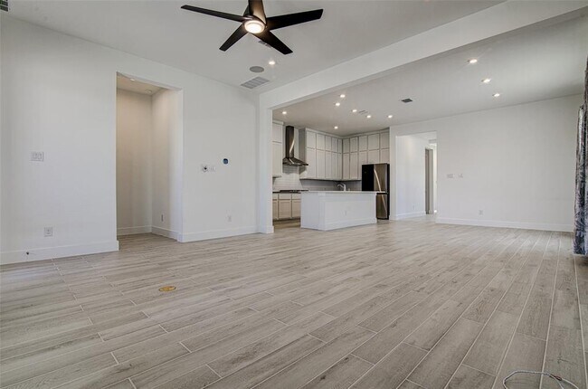 Building Photo - 22300 Lago Lookout Ln