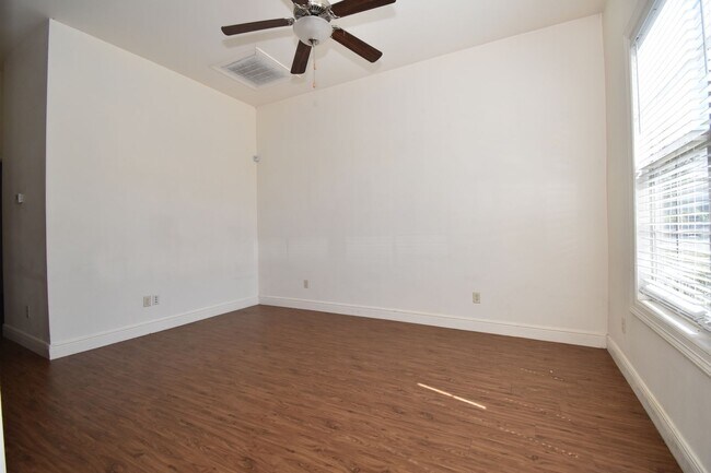 Building Photo - Pine Grove Apartments