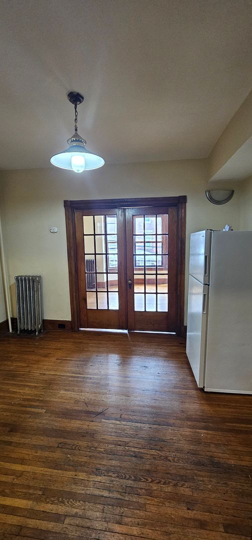 Building Photo - 2nd Floor 2 Bedroom 1 Bath Harrisburg Scho...