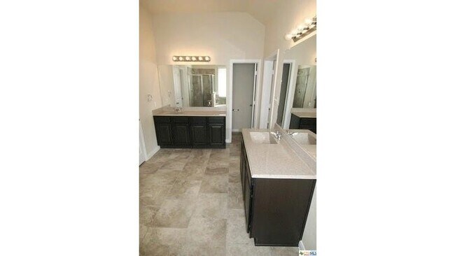 Building Photo - 5633 Briar Fld